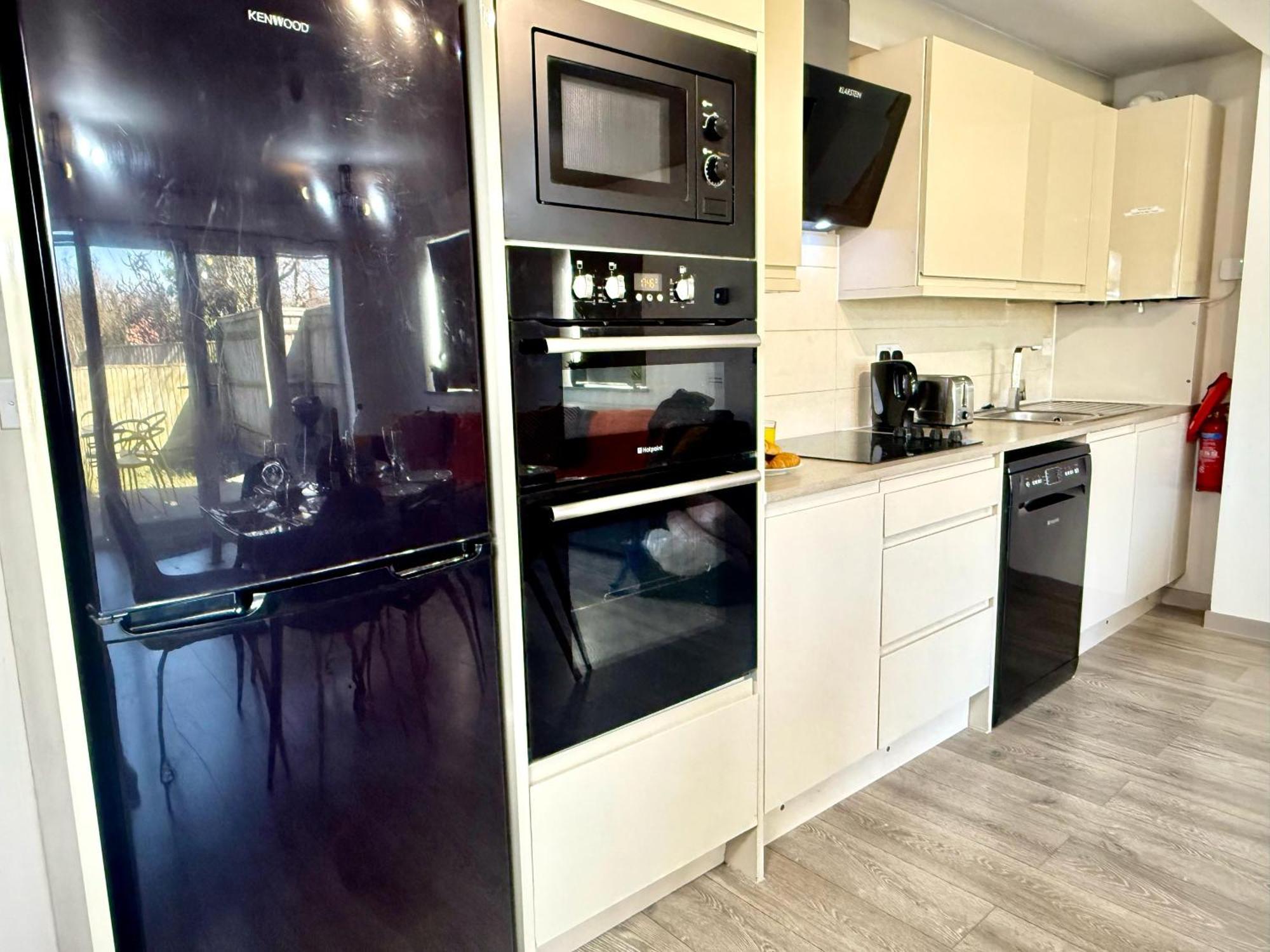 Horizon House, Stunning 2-Bedroom Flat 1, Parking, Netflix, Oxford Kültér fotó